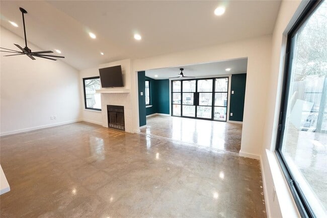 Building Photo - 8006 Tiffany Dr