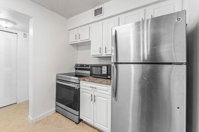 Building Photo - 900 Scotia Dr