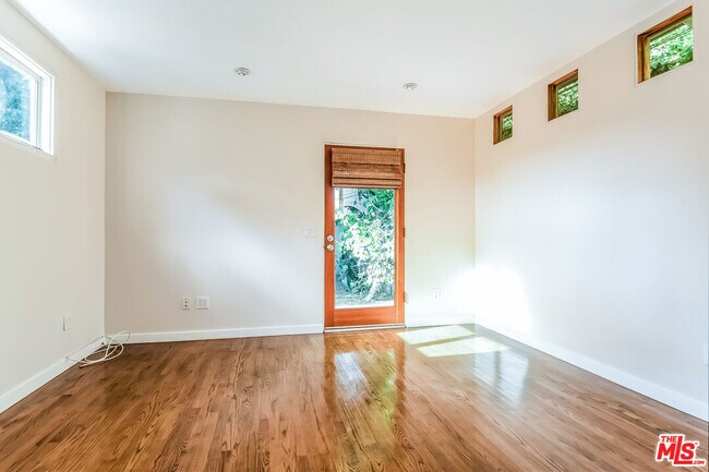 Building Photo - 801 Brooks Ave