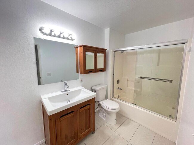 Building Photo - Comfortable, Convenient Living In Premier Mission Valley Complex