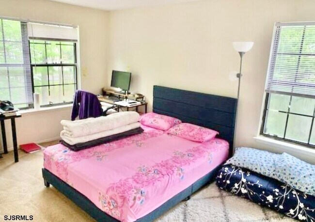 Building Photo - 118 Sussex Pl