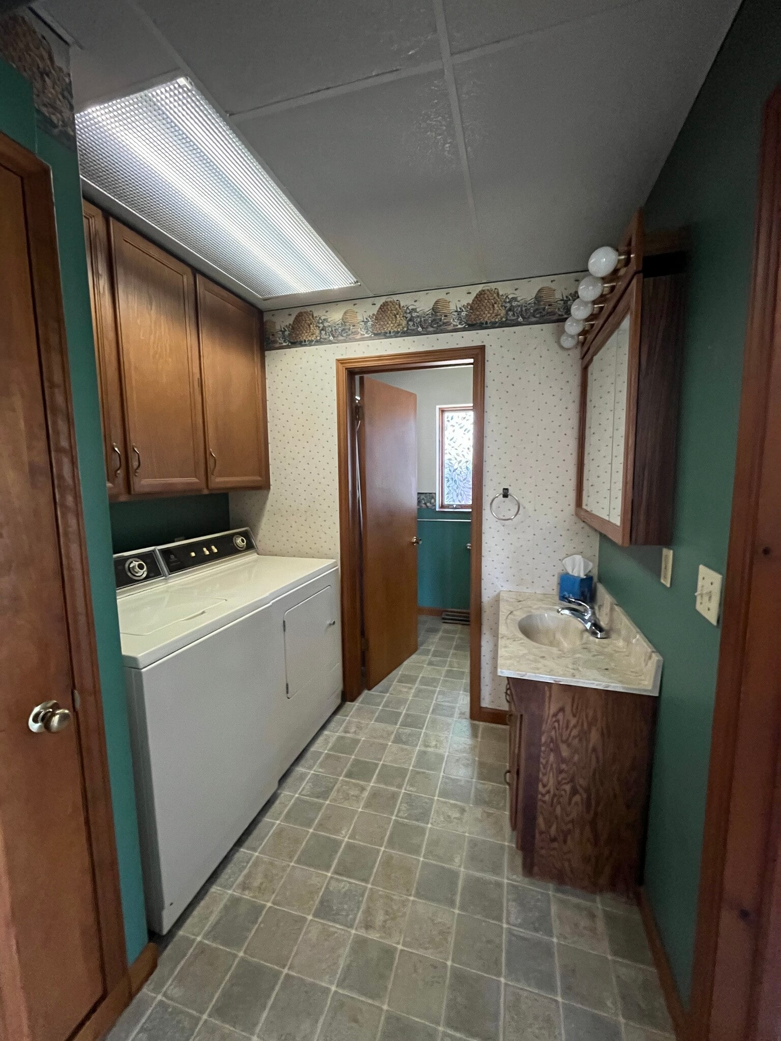 Building Photo - 2645 S River Rd