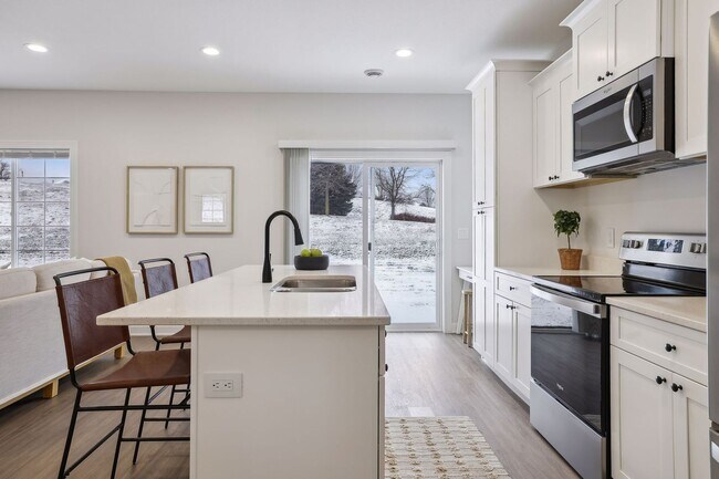 Building Photo - Model 3 Bedroom Town Home