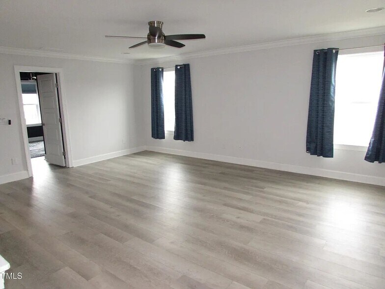 Building Photo - 6633 Penfield St