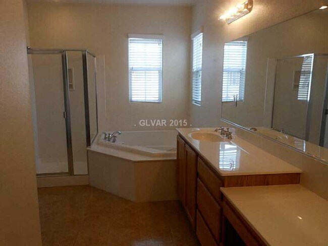 Building Photo - 65 Sertata Ct
