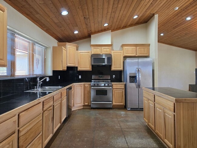 Building Photo - 4 Alma Ct