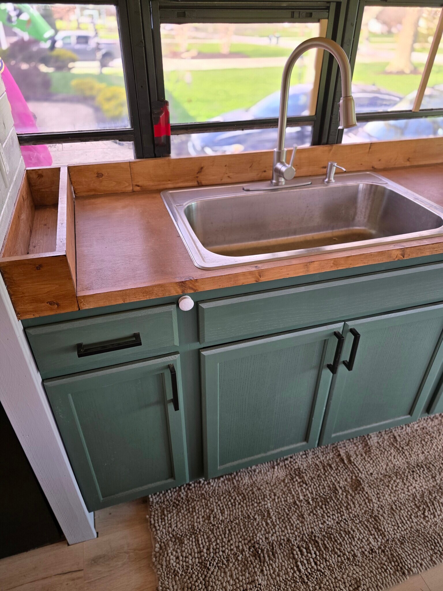 Full size kitchen sink - 2450 44th St S