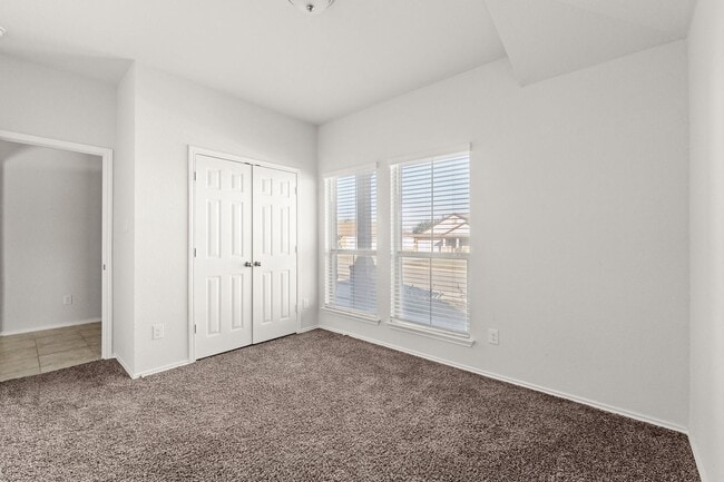 Building Photo - Beautiful 4bed/2 bath