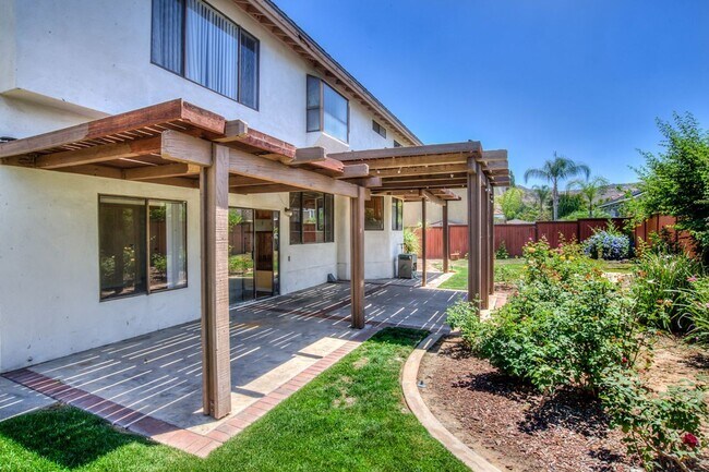 Building Photo - 4546 E Blue Jay Ave