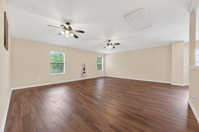 Building Photo - 10427 Lyndon Meadows Dr