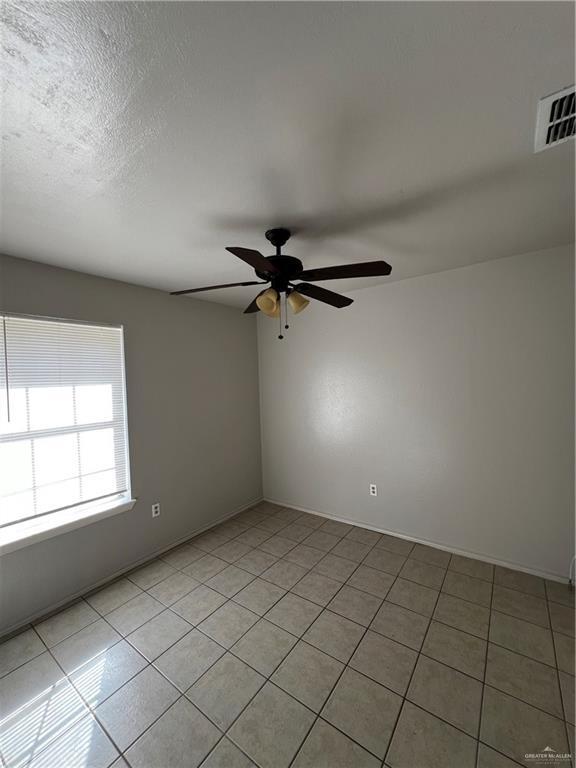 Building Photo - 20 Capri St