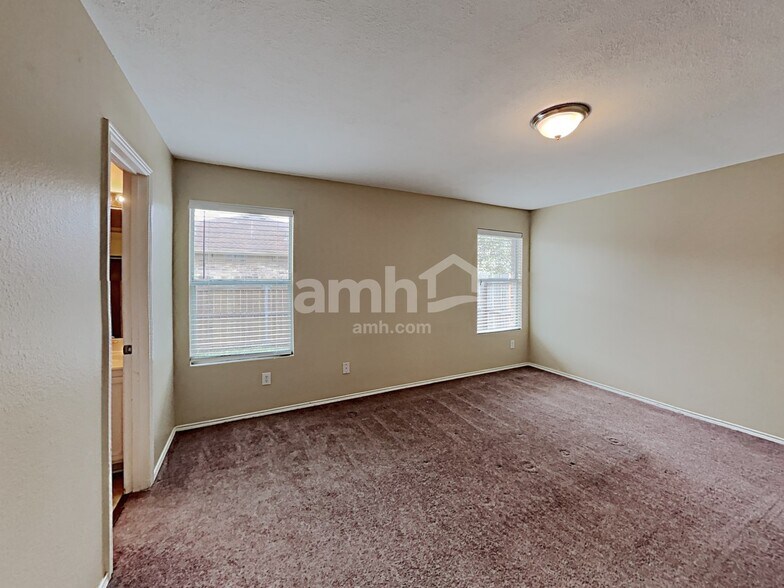Building Photo - 1514 Lonesome Dove Trail