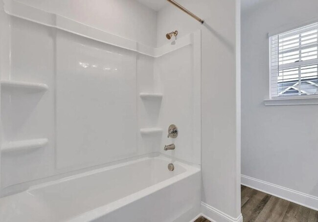 Building Photo - 3-bedroom, 2.5-bathroom Townhouse