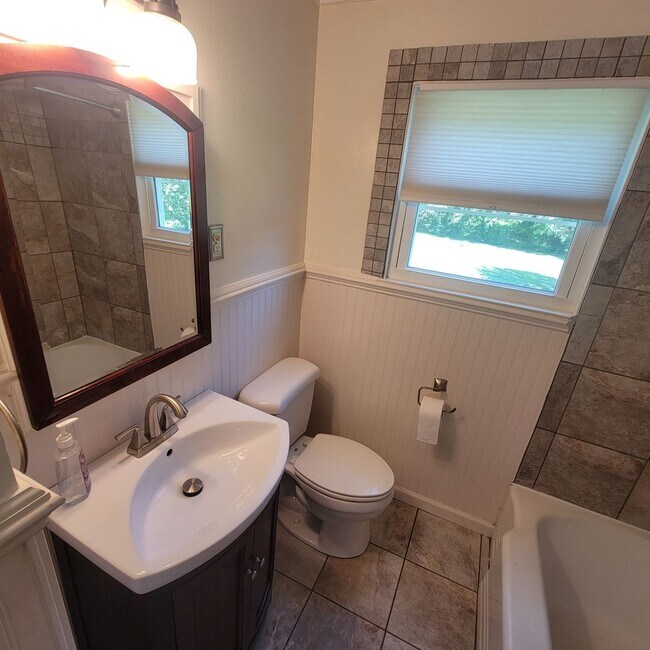 Building Photo - 2 Bed, 1 Bath House-Cookeville City Limits