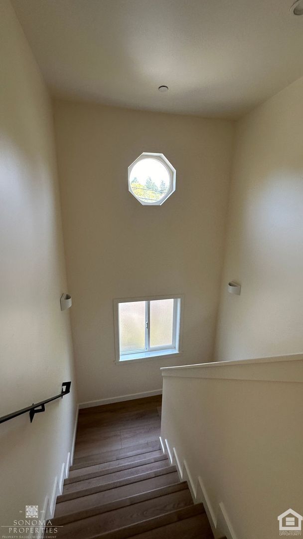 Building Photo - Updated 2 Bedroom Sonoma Home