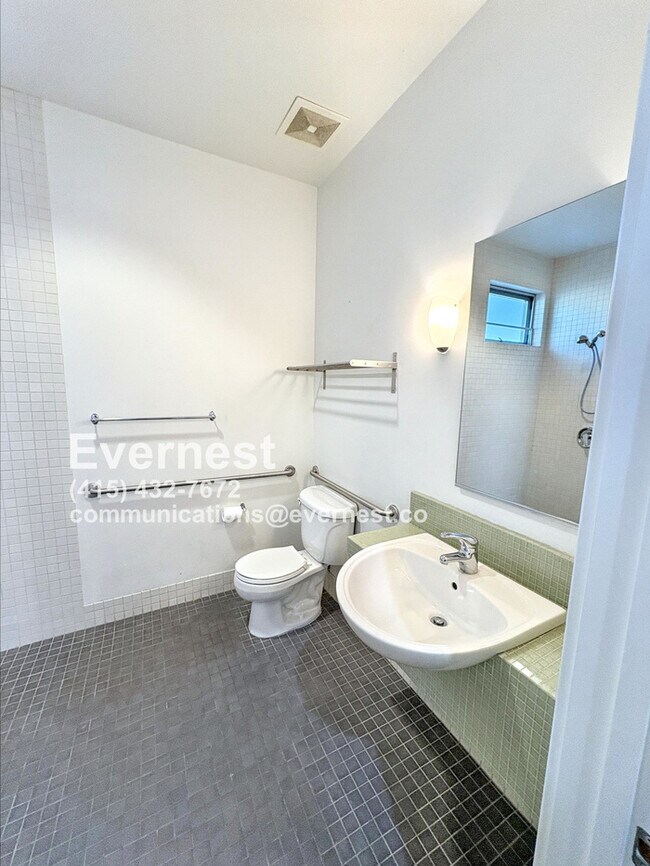 Building Photo - Beautiful 2 bed 2 bath in Oakland!