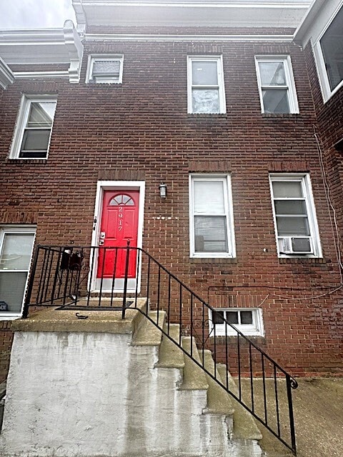 Building Photo - 2917 Poplar Terrace