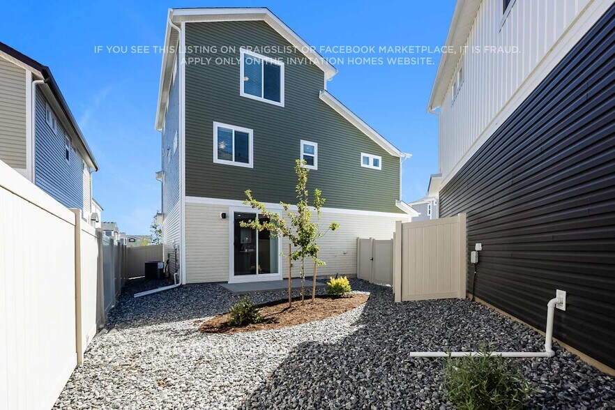 Building Photo - 5627 Bowerman Ln