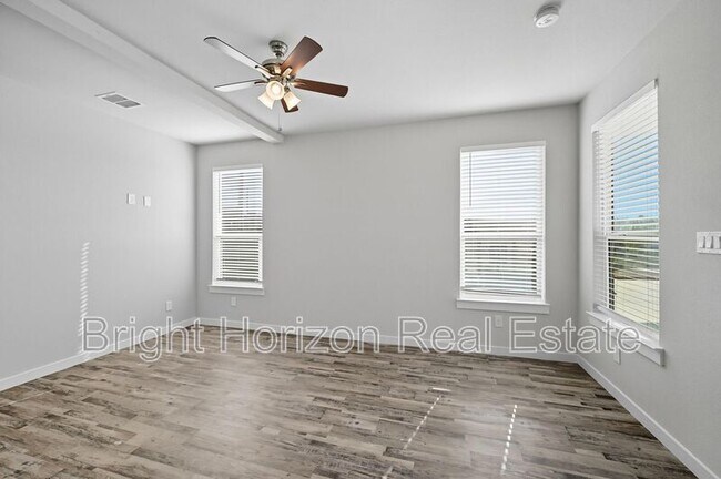 Building Photo - 3413 Valley Vista Dr