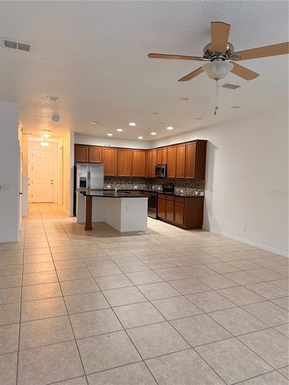 Building Photo - 11456 Center Lake Dr