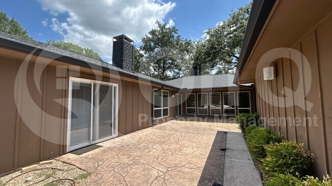 Building Photo - 3701 Leathertop Dr