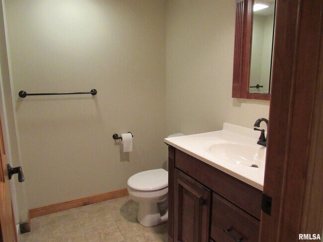 Building Photo - 233 Manor Dr