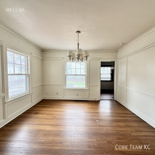 Building Photo - 411 W 60th Terrace