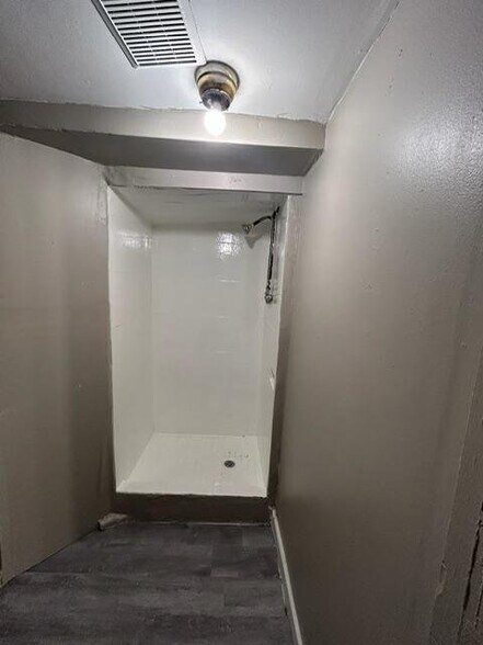 Building Photo - 1005 Walnut St