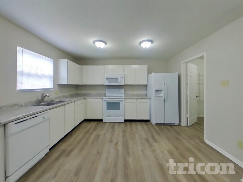 Building Photo - 2332 Cedarmill Dr