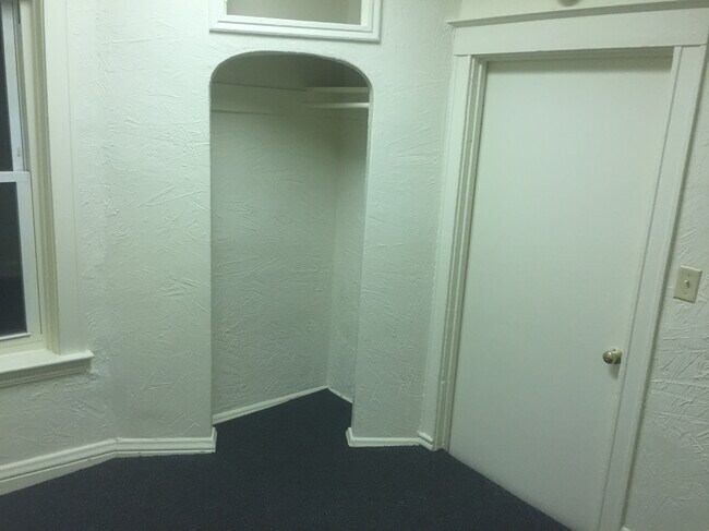 Building Photo - 901 Bingham Ave