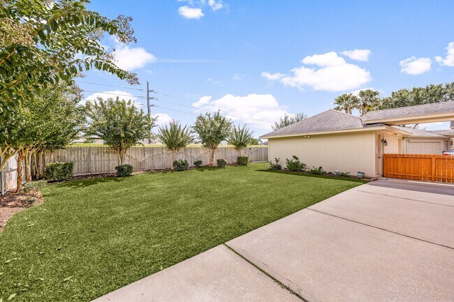 Building Photo - 1919 Valleria Ct