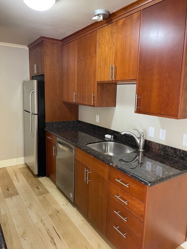Building Photo - Location, Location!! Spacious Condo on Low...