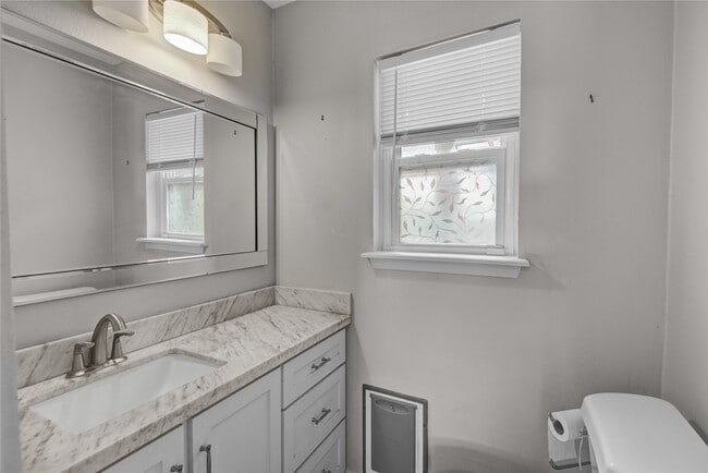 Building Photo - 10303 Greenwillow Dr
