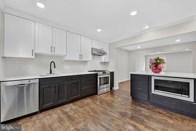 Building Photo - 7426 Hallcrest Dr