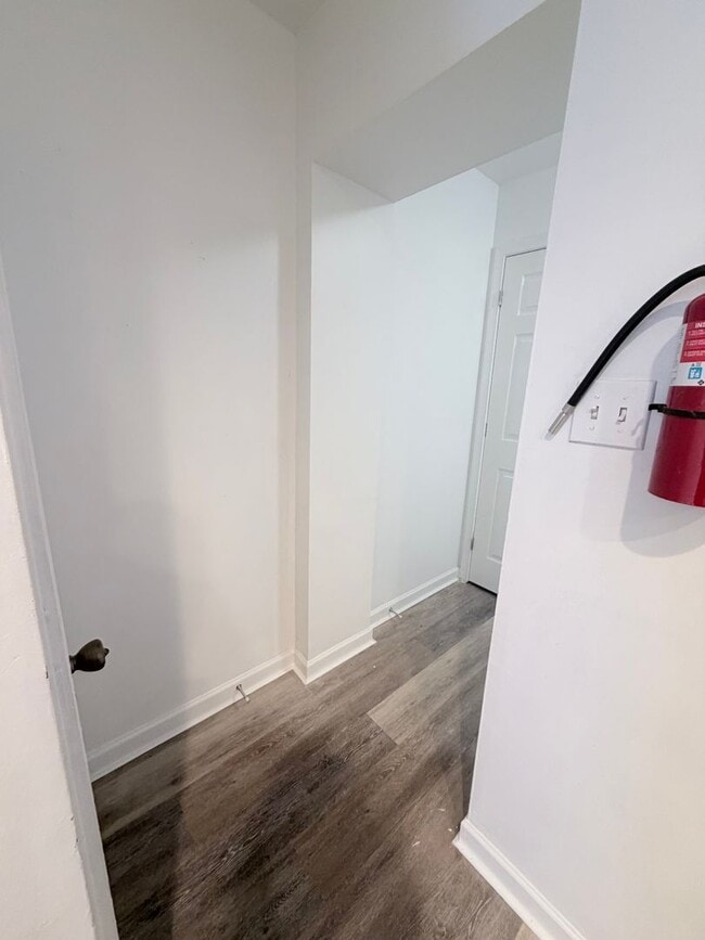 Building Photo - 2-bedroom HOUSE near University City!