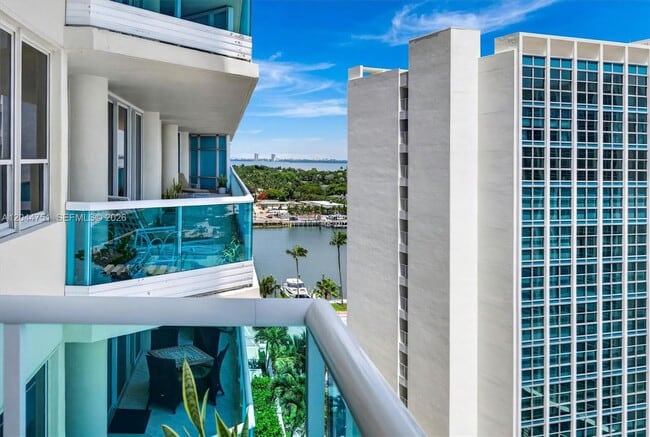 Building Photo - 5025 Collins Ave