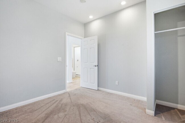 Building Photo - 7285 Winding Creek Dr