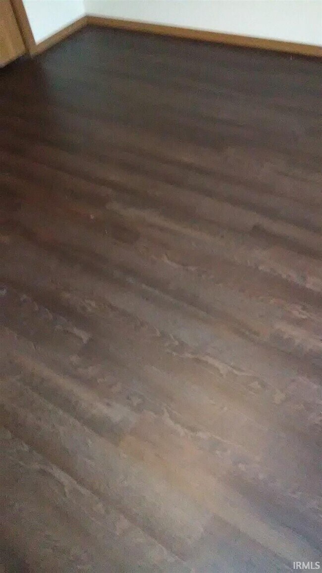 Building Photo - 402 S Village Ct