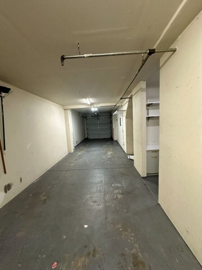 Building Photo - Nor Cal Realty Inc, 3 bedroom 3 bath townhouse with 2 car garage
