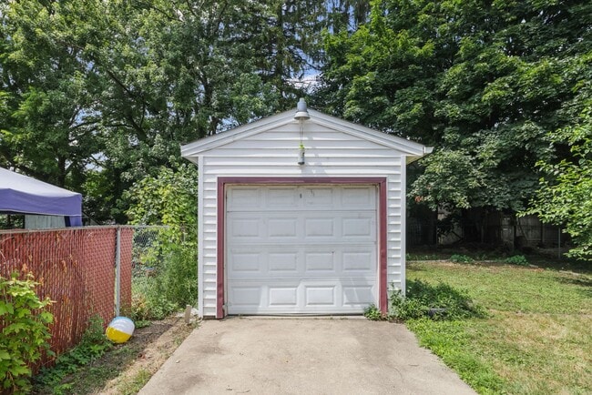 Building Photo - Bright living ? cozy dining flow for everyday comfort and easy entertaining.