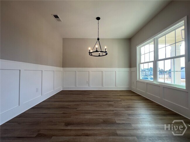 Building Photo - 1441 Willow Creek Dr