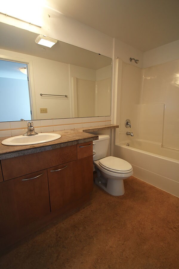 Building Photo - LIKE NEW, 1 BED, 1 BATH CONDO W HIGH END F...