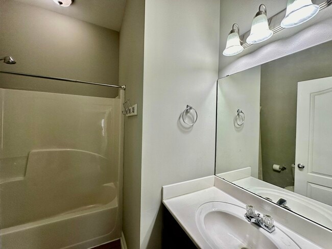 Building Photo - 496 Tropical Way