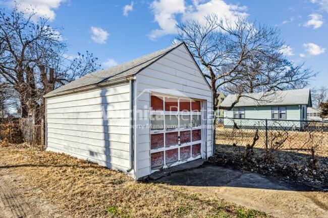 Building Photo - Remodeled 3 bedroom 1.5 bath home