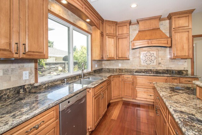 Building Photo - 446 Guadalupe Dr