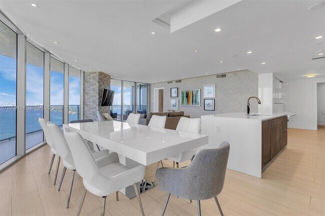 Building Photo - 488 NE 18th St