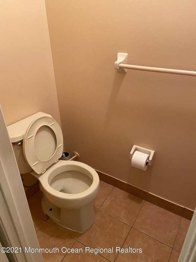 Building Photo - 438 Oak Knoll Dr