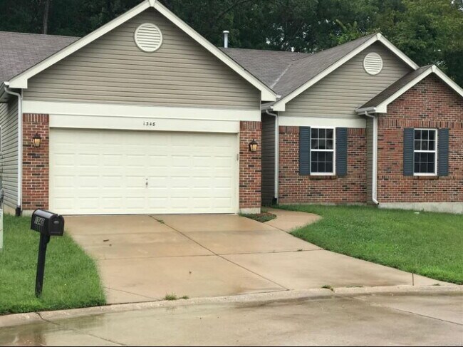 Building Photo - Spacious Ranch Home with Finished Lower Level in Herculaneum