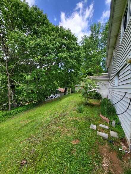 Building Photo - 626 NC Highway 105 Byp
