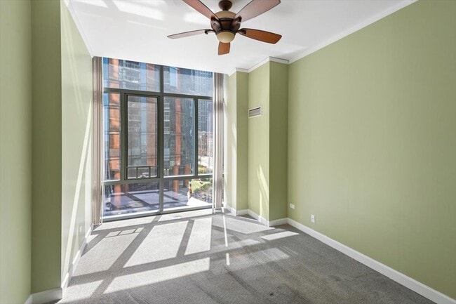 Building Photo - 450 E Waterside Dr